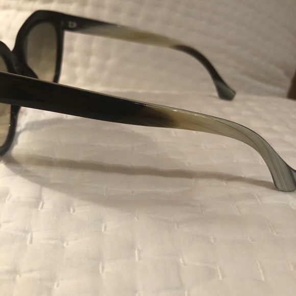 GORGEOUS BALENZIAGA Sunglasses new never worn Italian - Picture 10 of 16